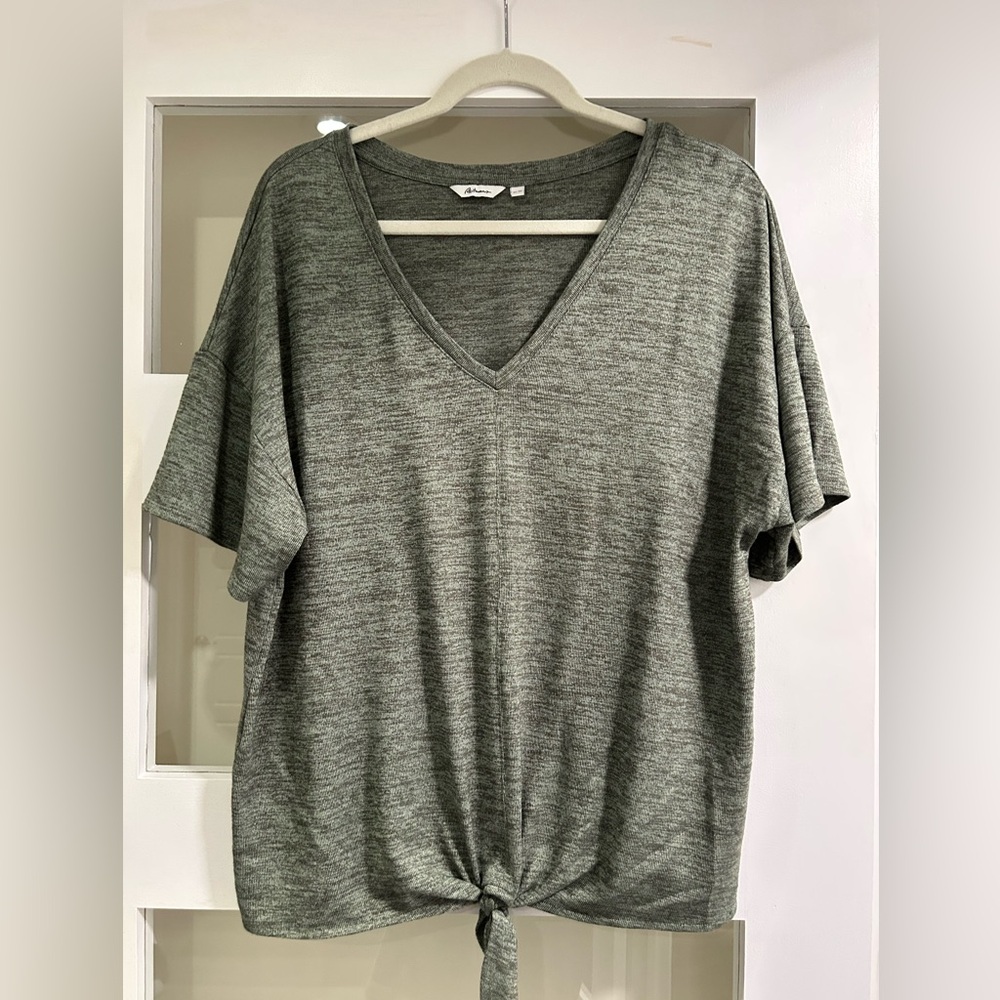 Reitmans Khaki V-Neck Short Sleeve Top